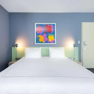 4* מלון Park Plaza